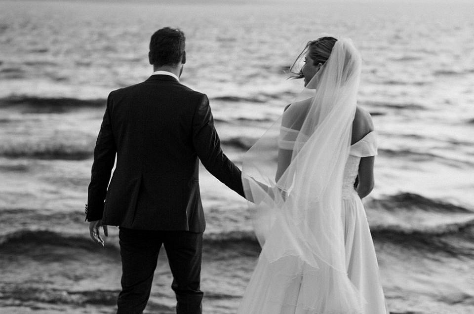 newlyweds-beach-Sabaudia-Italy