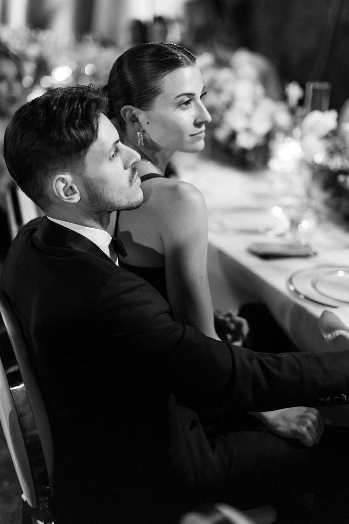 relaxing moment of guests during the luxury wedding dinner in villa gamberaia in florence