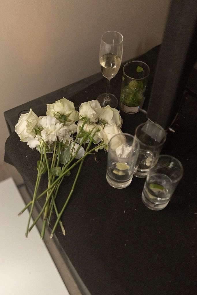 details of white roses and glass o cocktails during a luxury wedding party in villa gamberaia